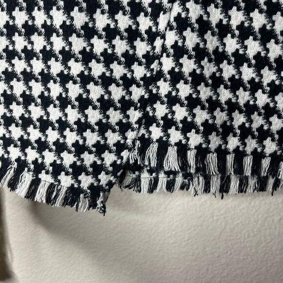 Houndstooth High Waisted Mini Skirt - Picture 4 of 6